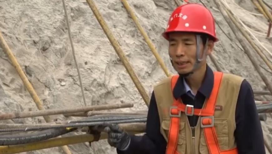 奥门正版免费资料精准大全,济南比亚迪8天入职近2000人爆,收益成语分析落实_纪念版V3.98